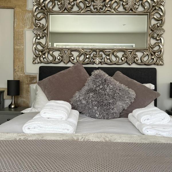 Cosy countryside stay near Bath with free parking, Бат