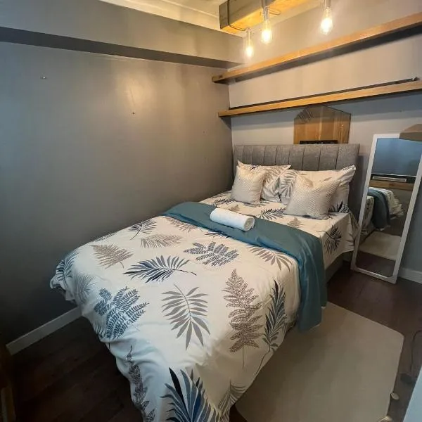 Zenwood Room, hotel in Thamesmead