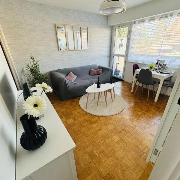 F2 lumineux 40 m2 Face aux thermes de Thonon., hôtel à Thonon-les-Bains