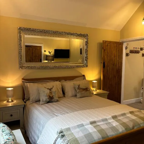 Mulberry House Farm Mulberry Lodge, hotel in Chippenham