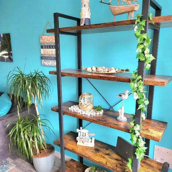 Seaside beach themed home with garden and driveway, hotel Lytham St Annesben