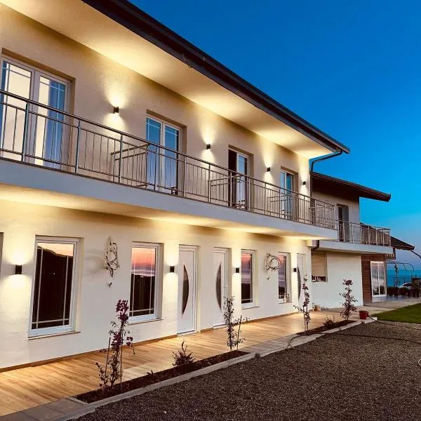 Sol Apartments Gjiri Lalzit, hotel in Durrës