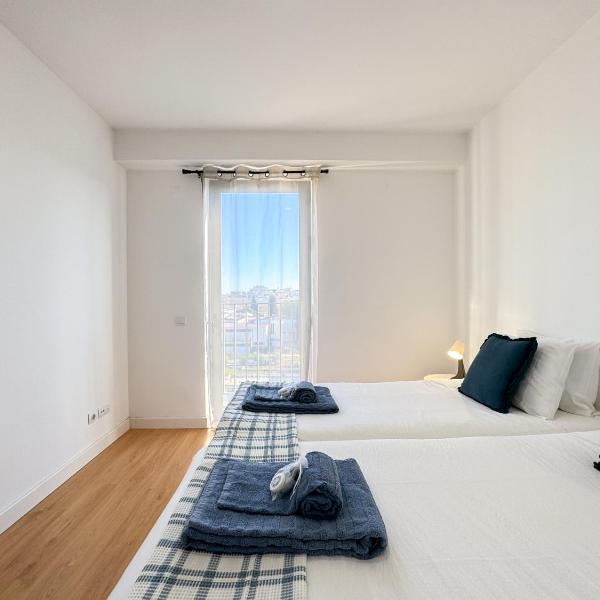 Bright apartment next to main avenue and marina #1870