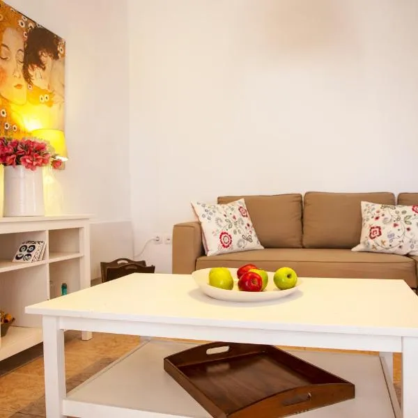 Veloudi's Apartment 1, hotel in Megalochori