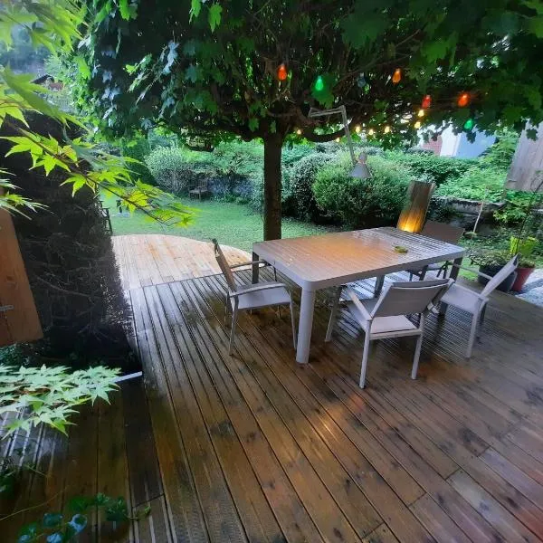 En bord de rivière, ξενοδοχείο στο Luchon