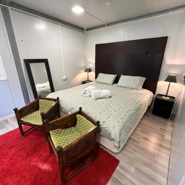 BUNGALOW INFANTA, hotel v destinaci Torrelaguna