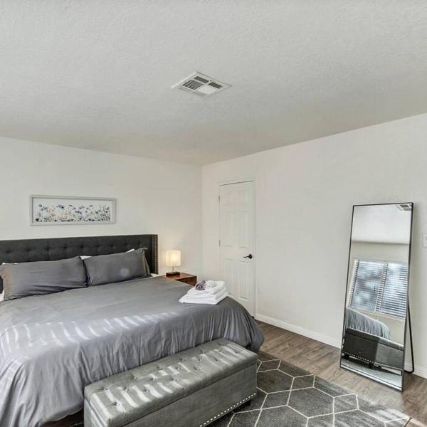 SuperHost 5 Star Service with 2 Bedroom U010, Las Vegas