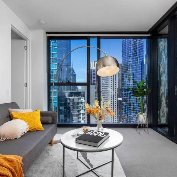 Unique & Spacious Retreat - Cozy Balcony City View, hotel in Melbourne