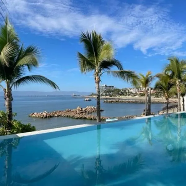 Fantastic designer apartment, beachfront!, hotel v destinaci Bucerías