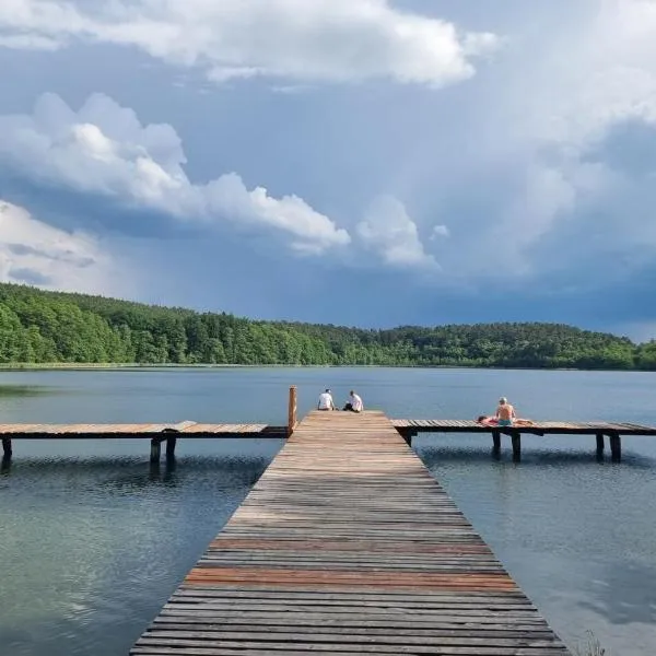 Ośrodek La La Las - domki letniskowe w lesie nad jeziorem, hôtel à Bytnica