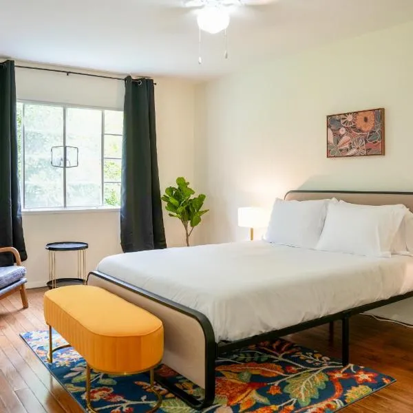 Los Angeles Miracle Mile Spacious 2BR Townhouse, hotel in Los Angeles