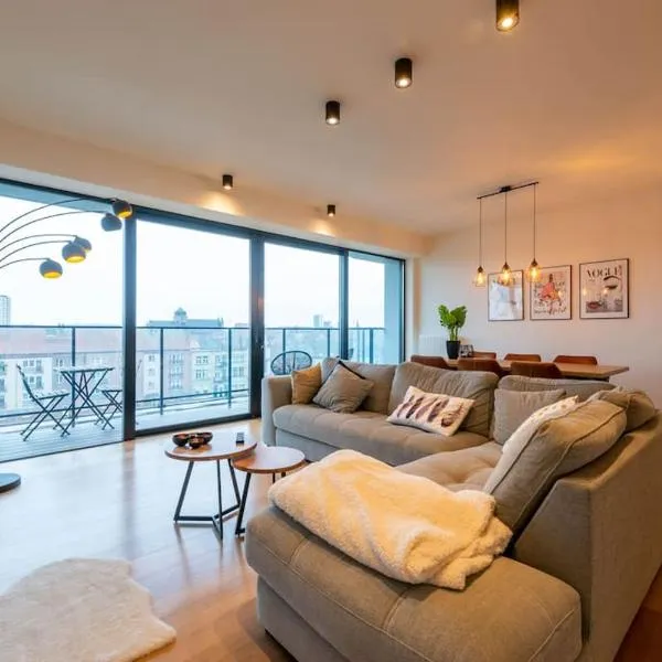 Casa Matti - Modern Apartment with Canal View and Terrace, Hotel in Gent