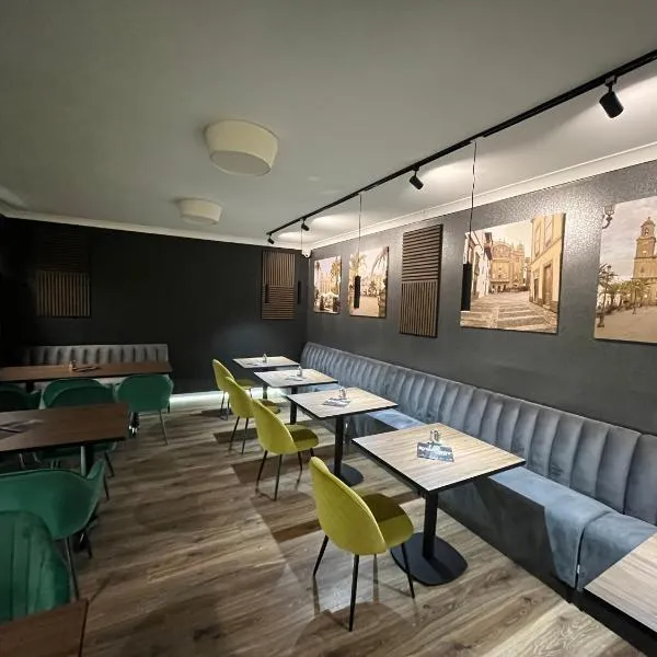 LAS PALMAS ROOMS, ξενοδοχείο σε Štúrovo