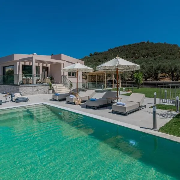 De Hierro Exclusive Villa - Magical Hospitality in a Villa with Pool and Breathtaking Views By Villa Mana Gers、プラノスのホテル