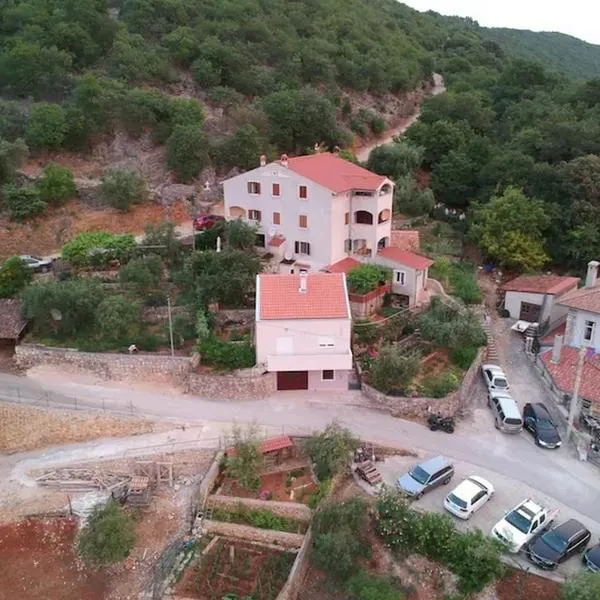 Apartments with parking space Beli, Cres - 22435, hotel in Cres