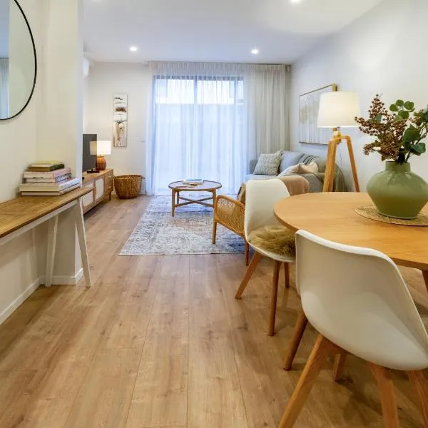Stylish 3 Bedroom Home in Prime City with Garage，位于基督城的酒店