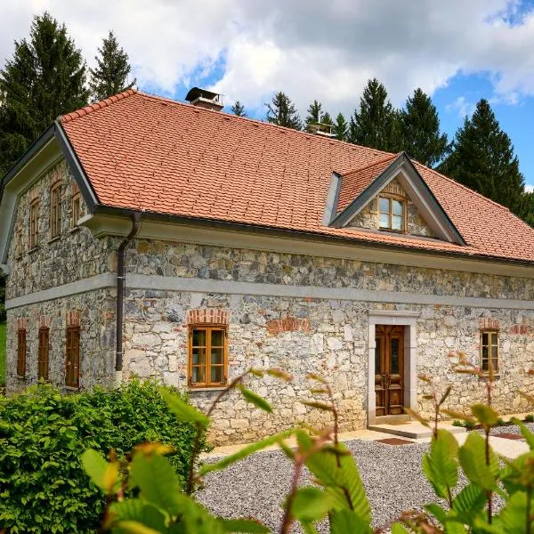 Four-Bedroom Villa Bajer, hotell sihtkohas Stari Trg pri Ložu