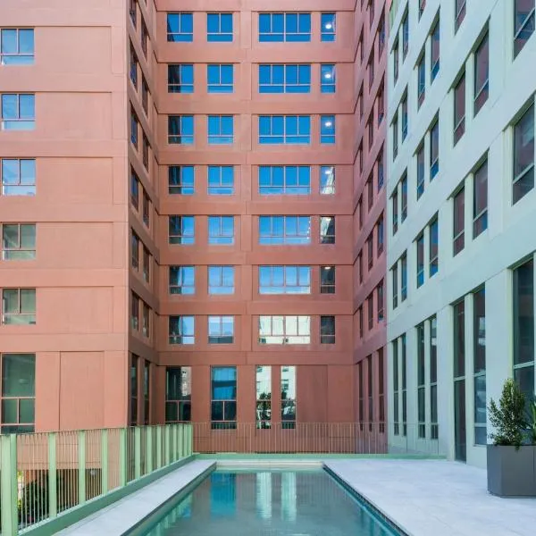 aparto Cristóbal de Moura Hall of residence - ONLY FOR STUDENTS IN BARCELONA，位于巴塞罗那的酒店