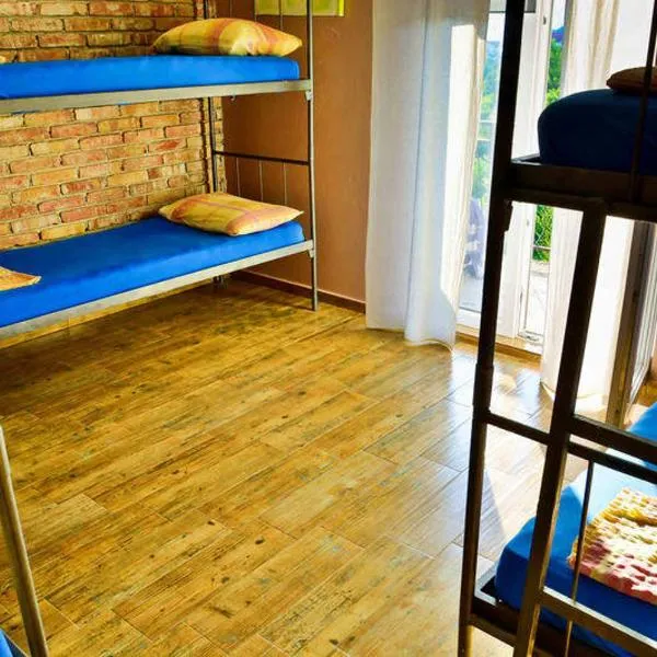 Hostel Anton, ξενοδοχείο σε Tivat