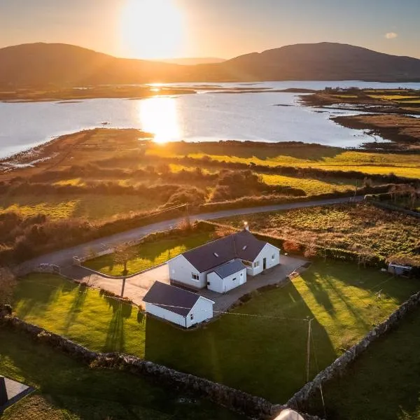 Idyllic, 5 Star Family Home with Panoramic Views, Kinvara on the Wild Atlantic Way, ξενοδοχείο σε Kinvara