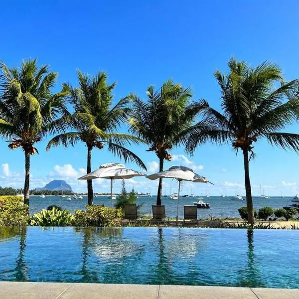 Latitude Luxury Seafront Suite, hotel v mestu Rivière Noire