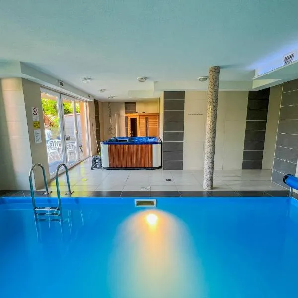 Relax Prémium Wellness Apartman, hotel in Siófok