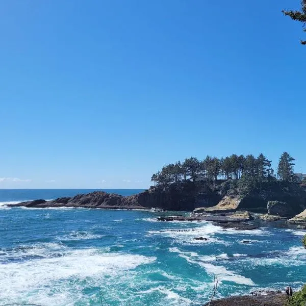 Ocean Front Condo, Walk to Everything! Whale Watcher's Point, ξενοδοχείο σε Depoe Bay