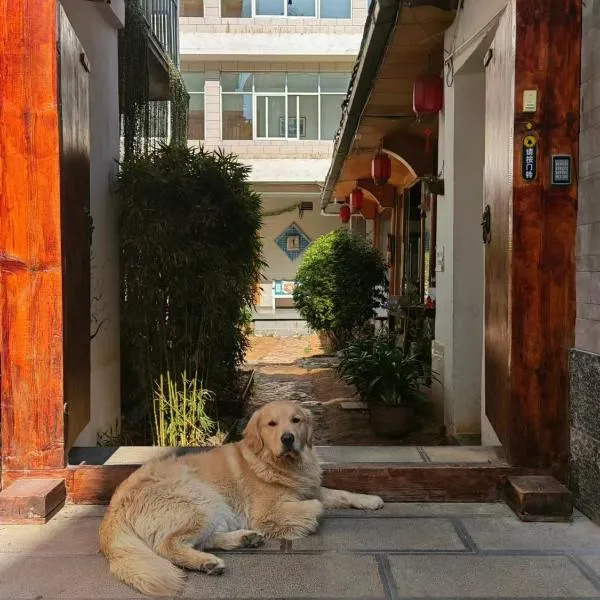 Lijiang Adventure Inn, hotel in Lijiang