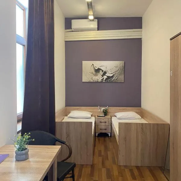 Central Hostel, hotel i Sheki