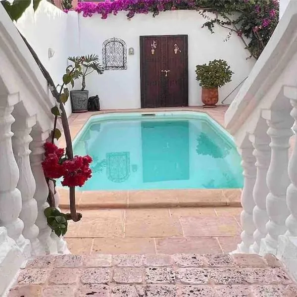 Villa Taroub avec piscine et vue sur mer, ξενοδοχείο σε Temara