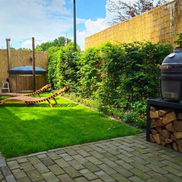 Luxe Hottub Huisje Bij het Veen op de rand van het Bargerveen Drenthe, Hotel in Weiteveen