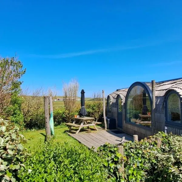 Tiny House De Boet, in Natuurgebied en vlakbij het Strand, hotel in Callantsoog