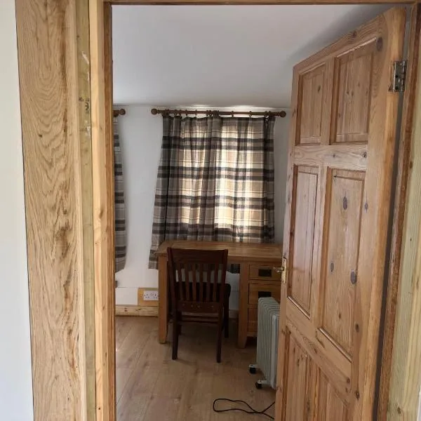 Nikolay house, hotel in Yate