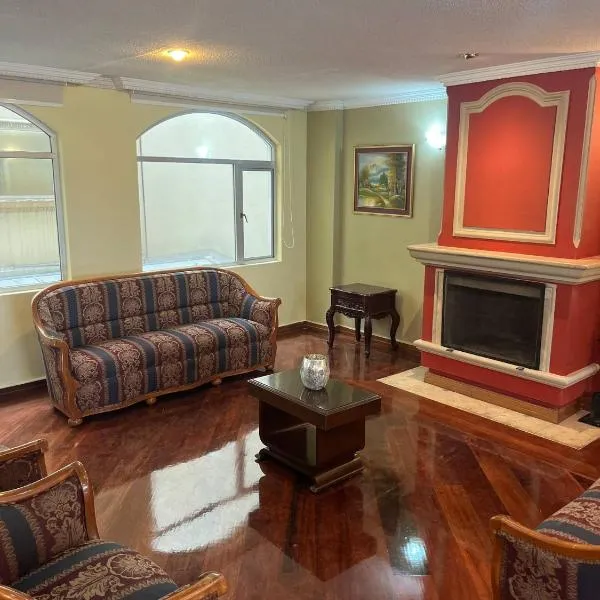 Departamento Amplio En El Centro De Otavalo, hotel en Otavalo