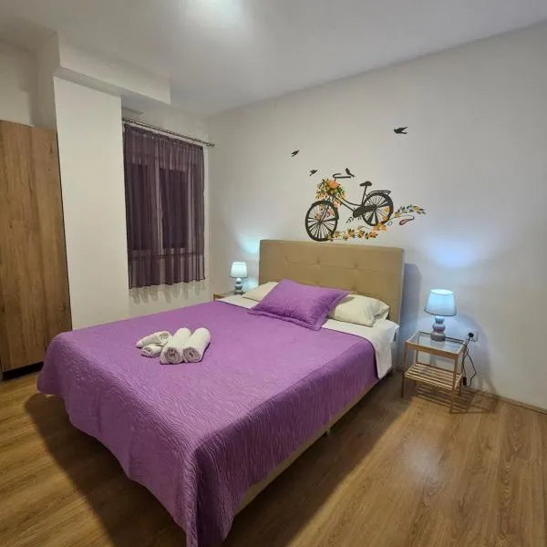 Apartments LOTUS، فندق في غيفيغليا
