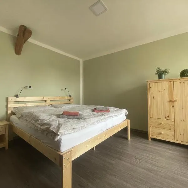 Ubytko u dědka, Hotel in Lhotka