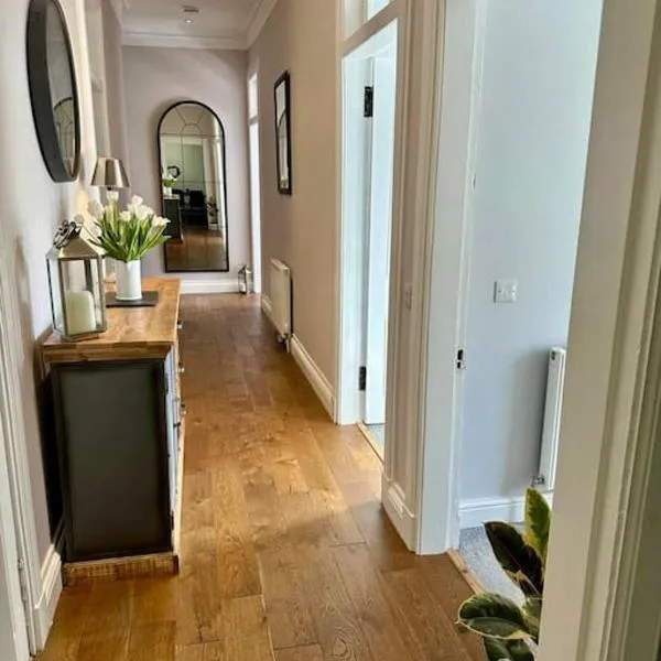 Beautiful spacious apartment in town centre, hotel en Oban