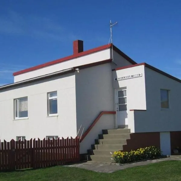 House at the Arctic Circle - Grímsey, מלון בGrímsey