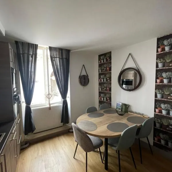 Liberté et Confort, appartement entier, moderne avec 2 chambres et cuisine équipée au coeur de Semur, hotel in Semur-en-Auxois