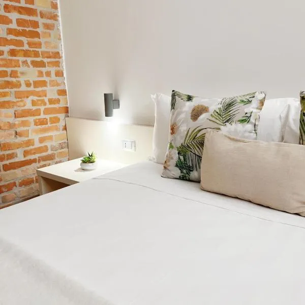 Simona Rooms, ξενοδοχείο σε Portocannone