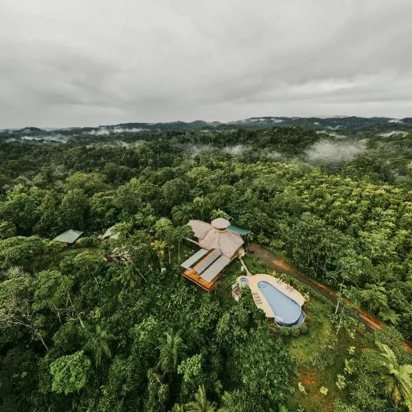 Villas Corcovado-AC-Jacuzzi-Pool-Great Views-Nature-Relaxing, hotel i Puerto Jiménez