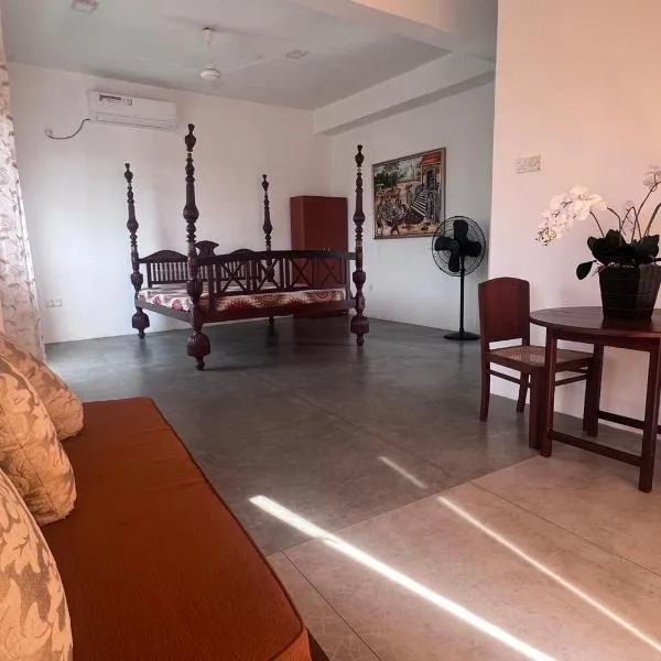 The Luxor Roof16, hotel em Battaramulla