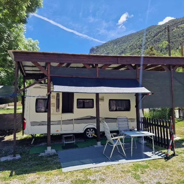 Magnifique grande Caravane aux Gorges de Daluis, ξενοδοχείο σε Guillaumes