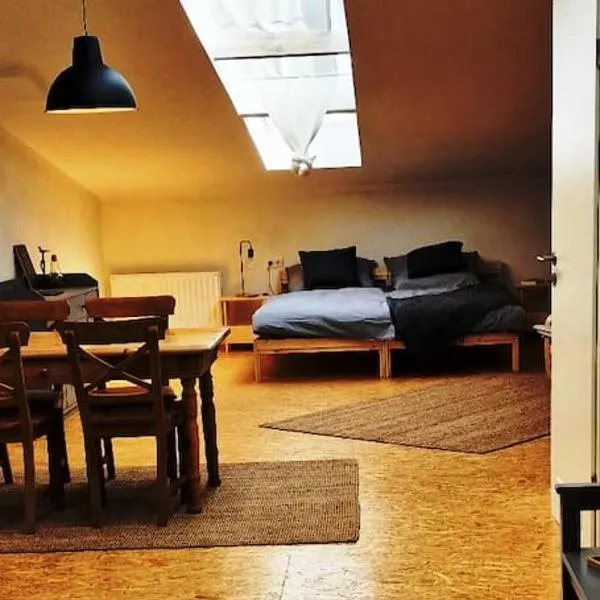 Stilvolles, helles Loft mit Sternenblick, hotel v destinaci Kassel