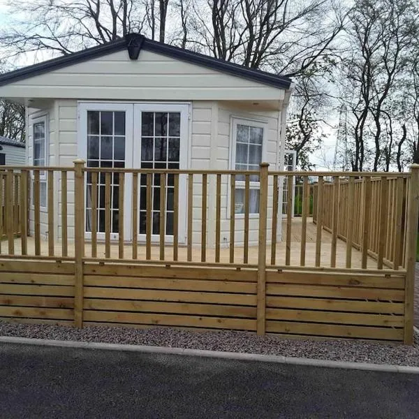 Forestbrook - Cheerful two bedroom tiny house, hotel v destinaci Carlisle