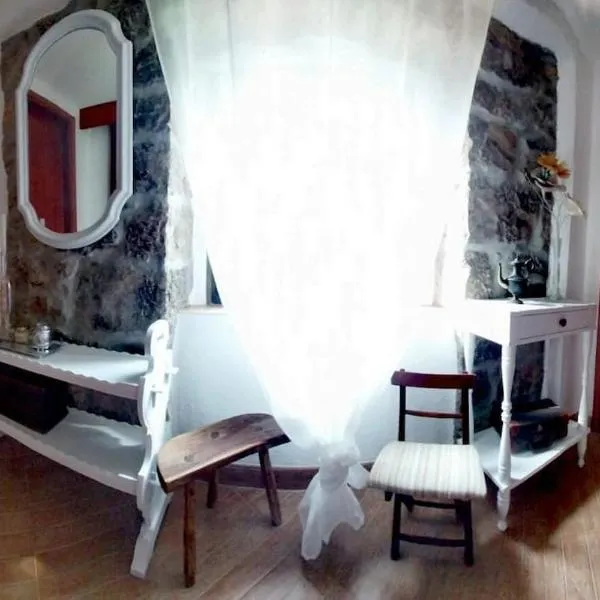 Historic Stone House KATI Perfect Family Retreat With Garden BBQ And Picturesque Landscapes, hôtel à Ledenice