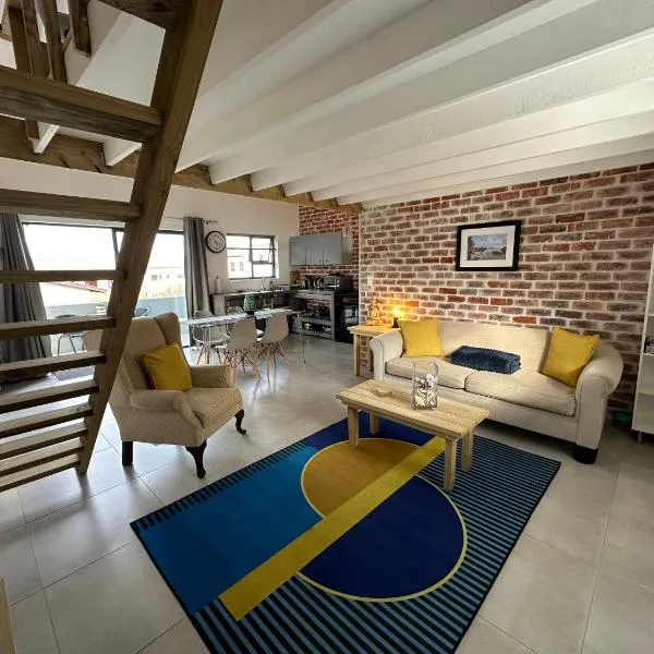 Modern apartments downtown, hotel in Plettenberg Bay