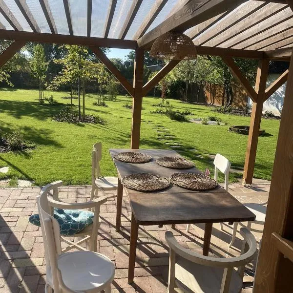 Szarvas és Bagoly Kalandház, hotel in Szarvas