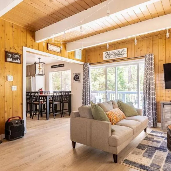 Family Lake Arrowhead Home Sleeps 12 and Gameroom, hotel en Lake Arrowhead