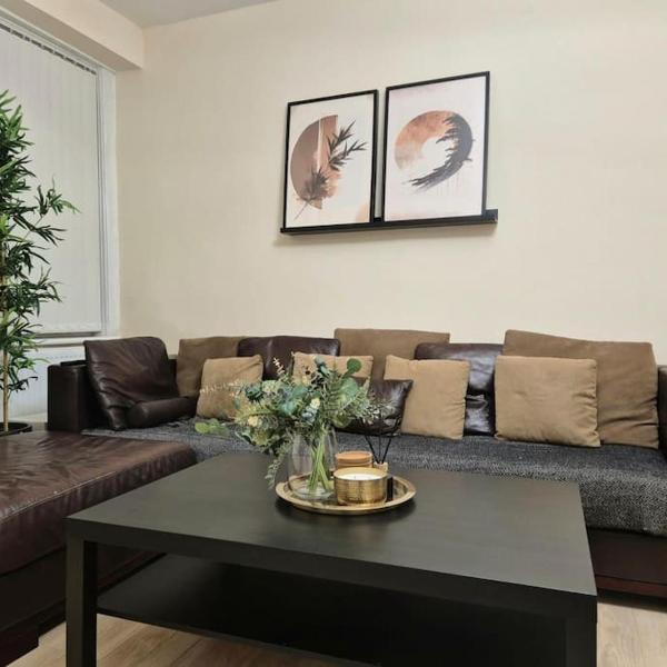 Large four bedroom house in manchester near centre, Manchester